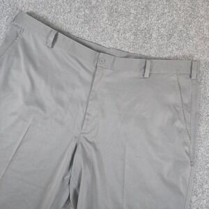 Nike Golf Dri-Fit Men's Gray Athletic Shorts Size 42 Flat‎ Front Casual
